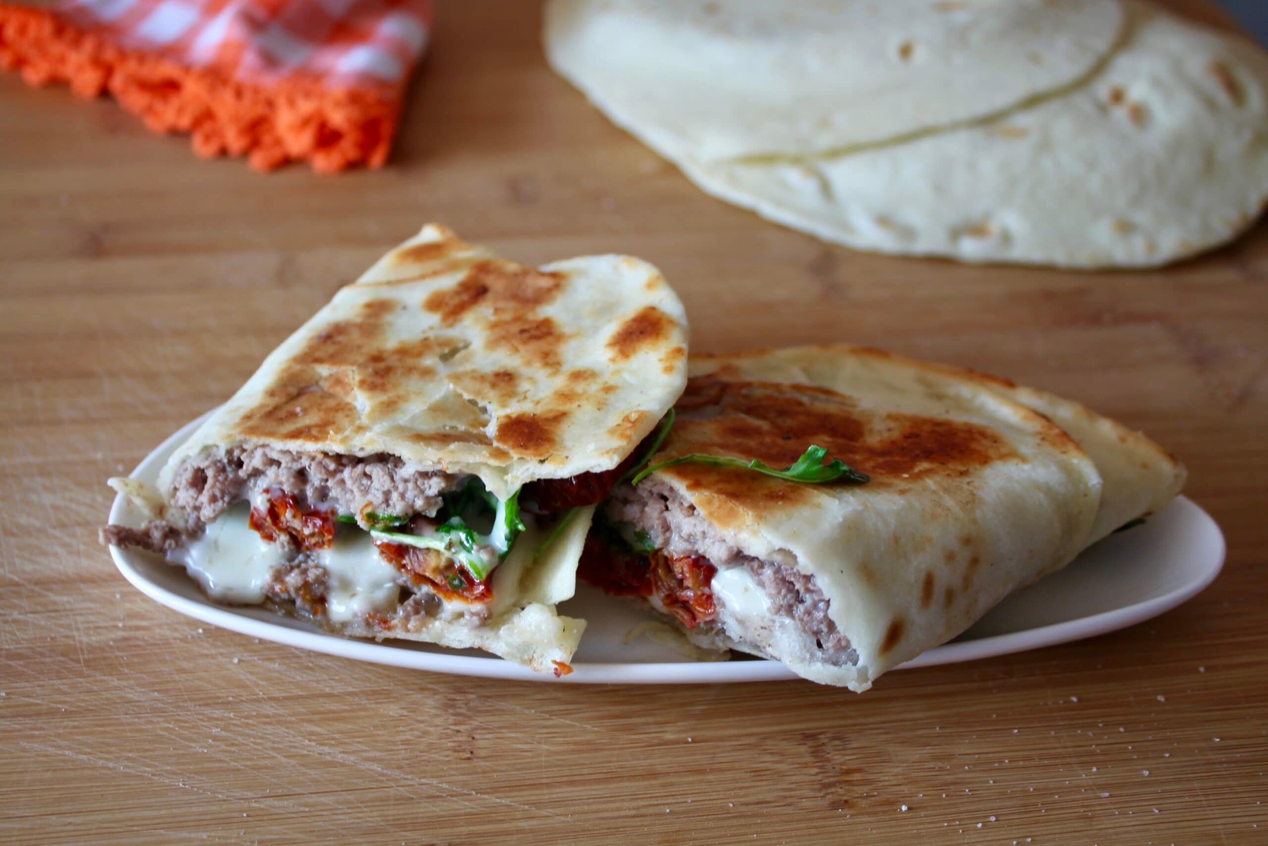 Piadina hamburger : la recette rapide et délicieuse à essayer immédiatement