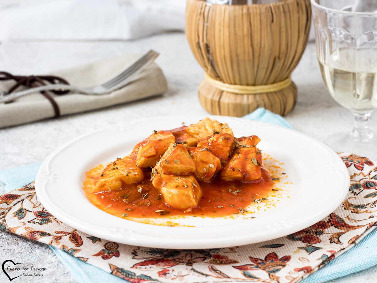 MORCEAUX DE POULET À LA PIZZAIOLA