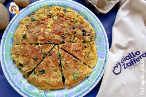 omelette avec oignons, pommes de terre et courgettes