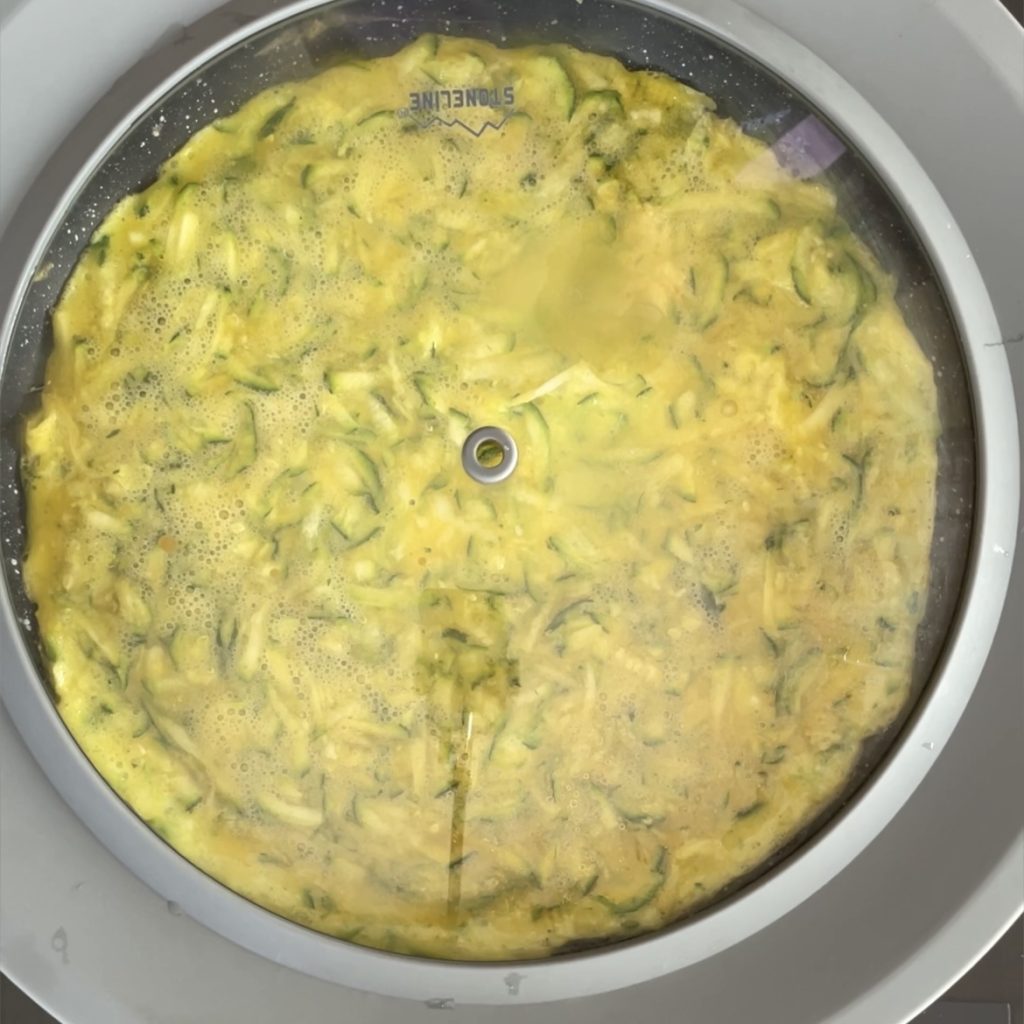 Omelette de courgettes farcie au thon