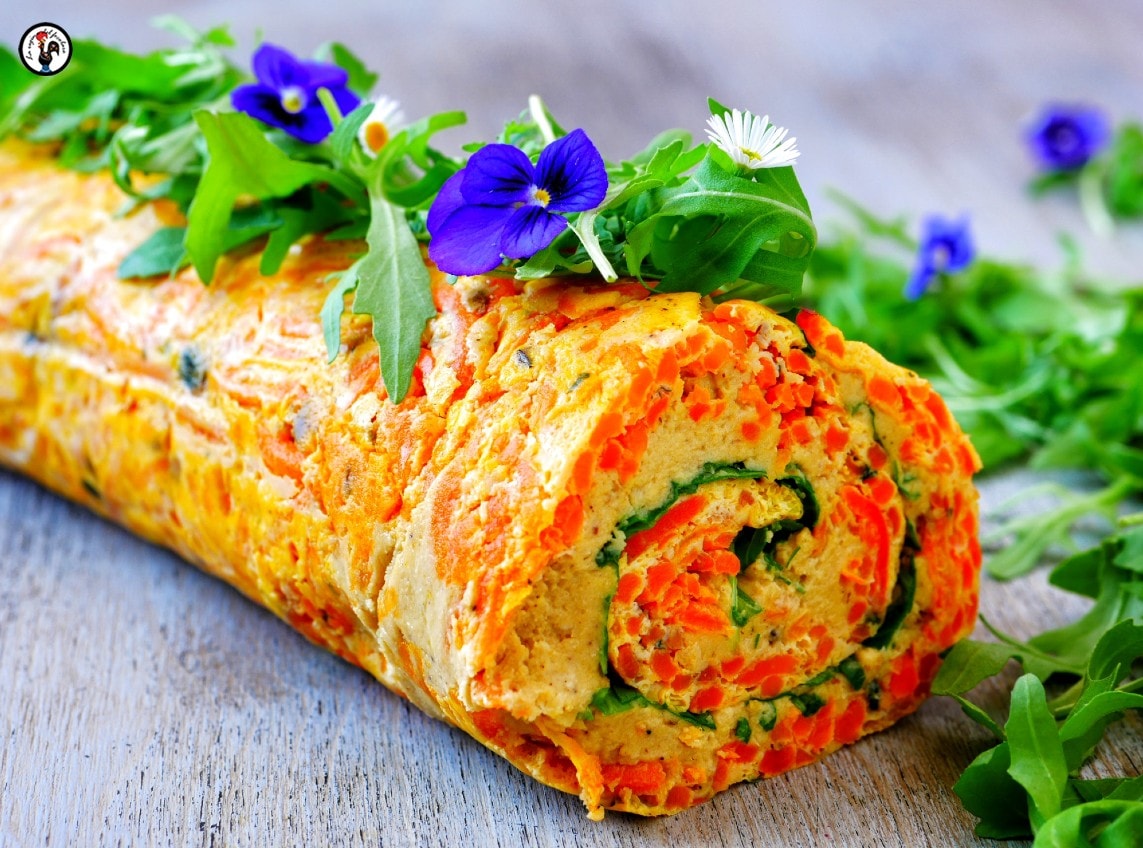 Omelette roulée aux carottes – Roulé de carottes, houmous et roquette