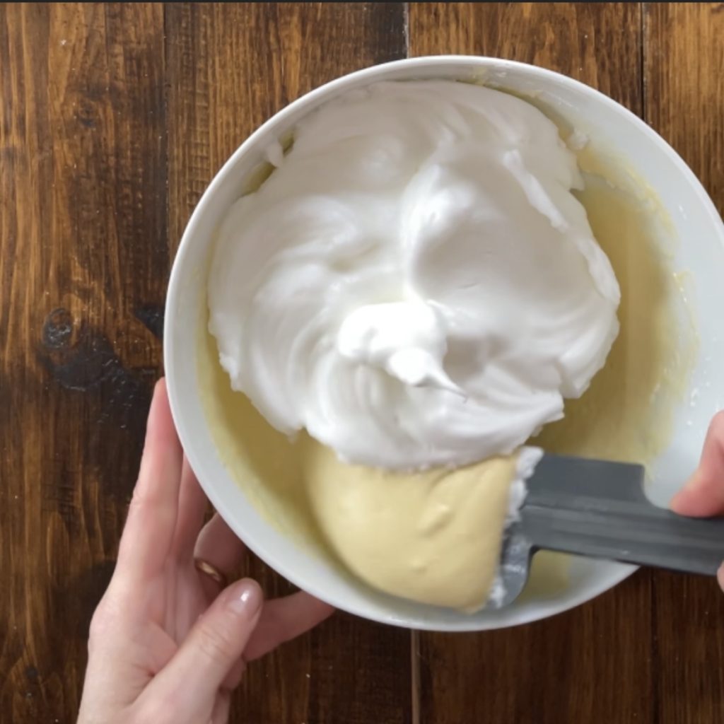 Pancakes avec blancs d'oeufs montés