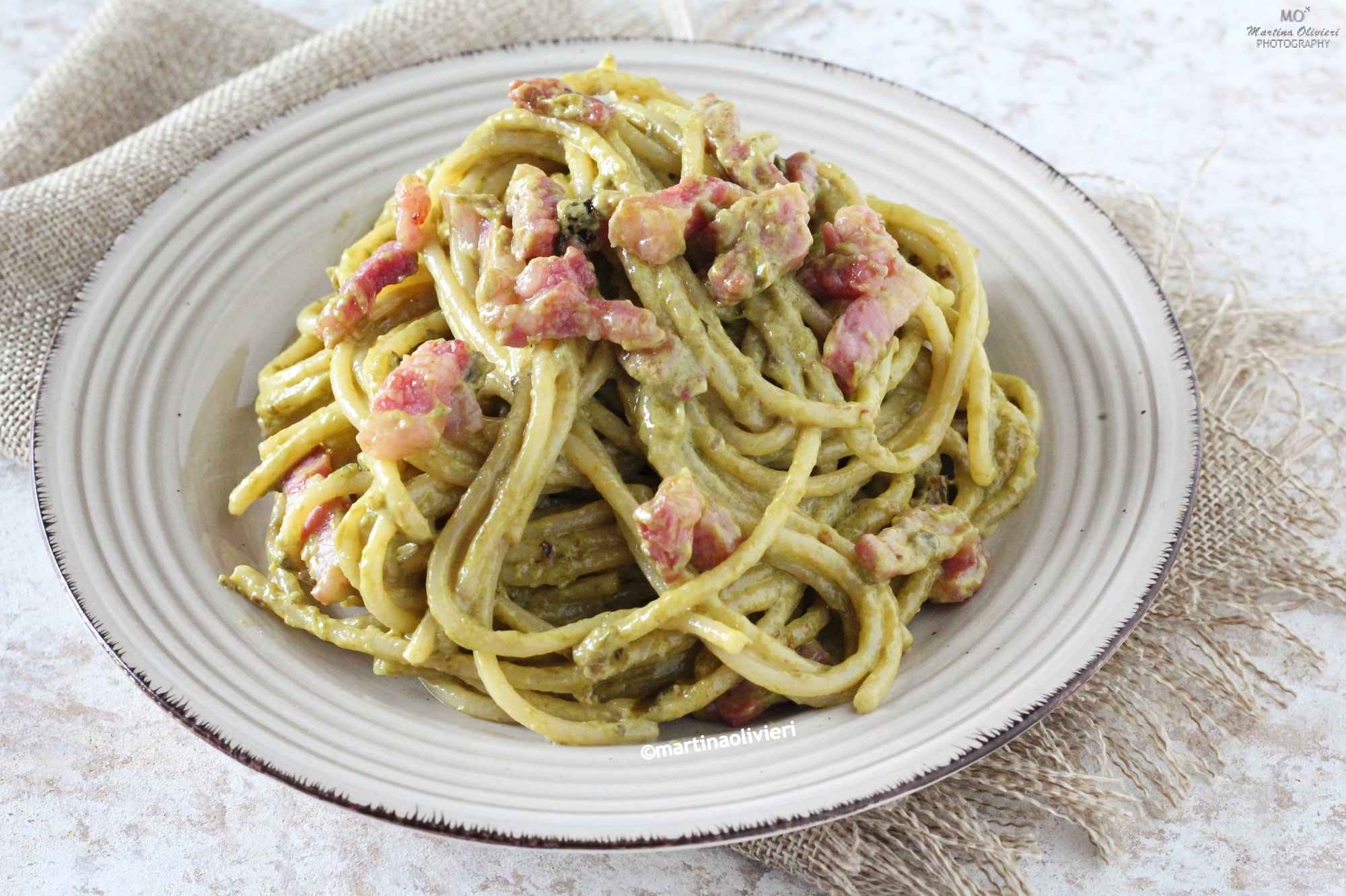 Pâtes avec bacon et crème de piments verts
