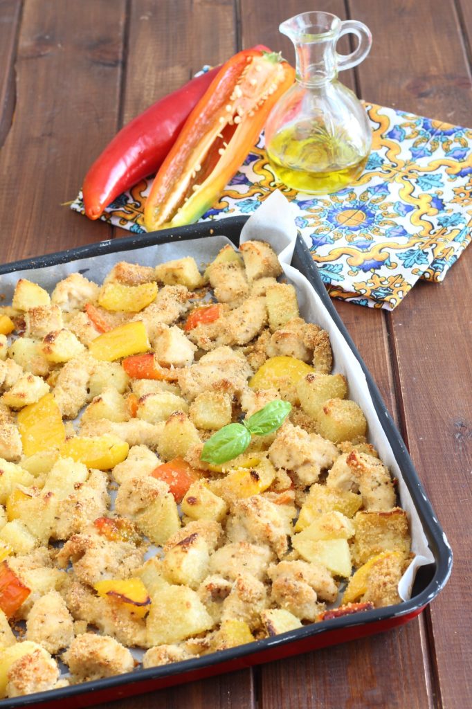 poitrine de poulet avec poivrons et pommes de terre gratinées au four