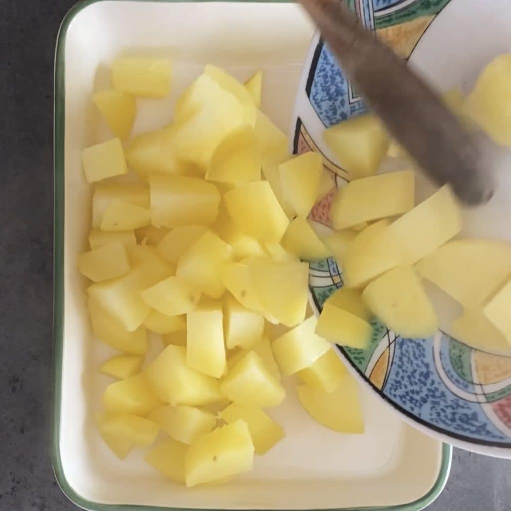 Pommes de terre et speck au four avec oignon