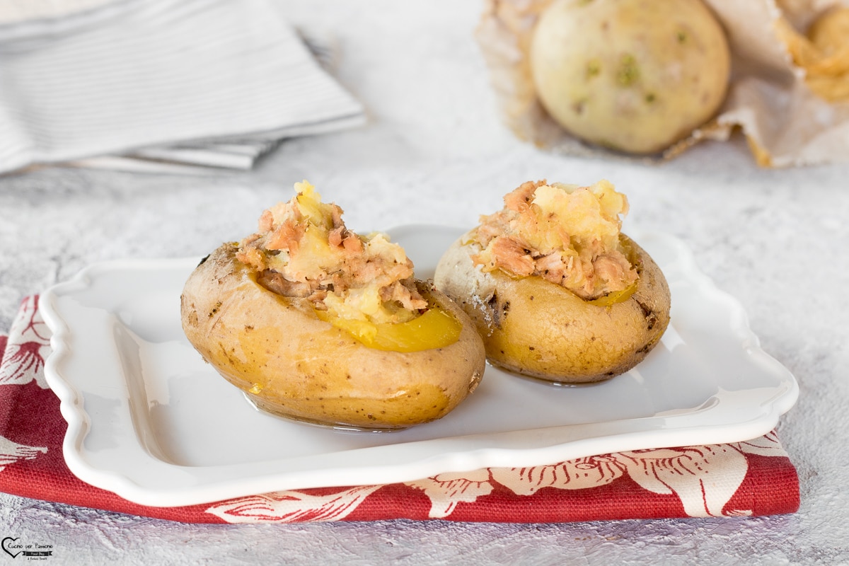 POMMES DE TERRE FARCIES AU THON ET AUX OLIVES