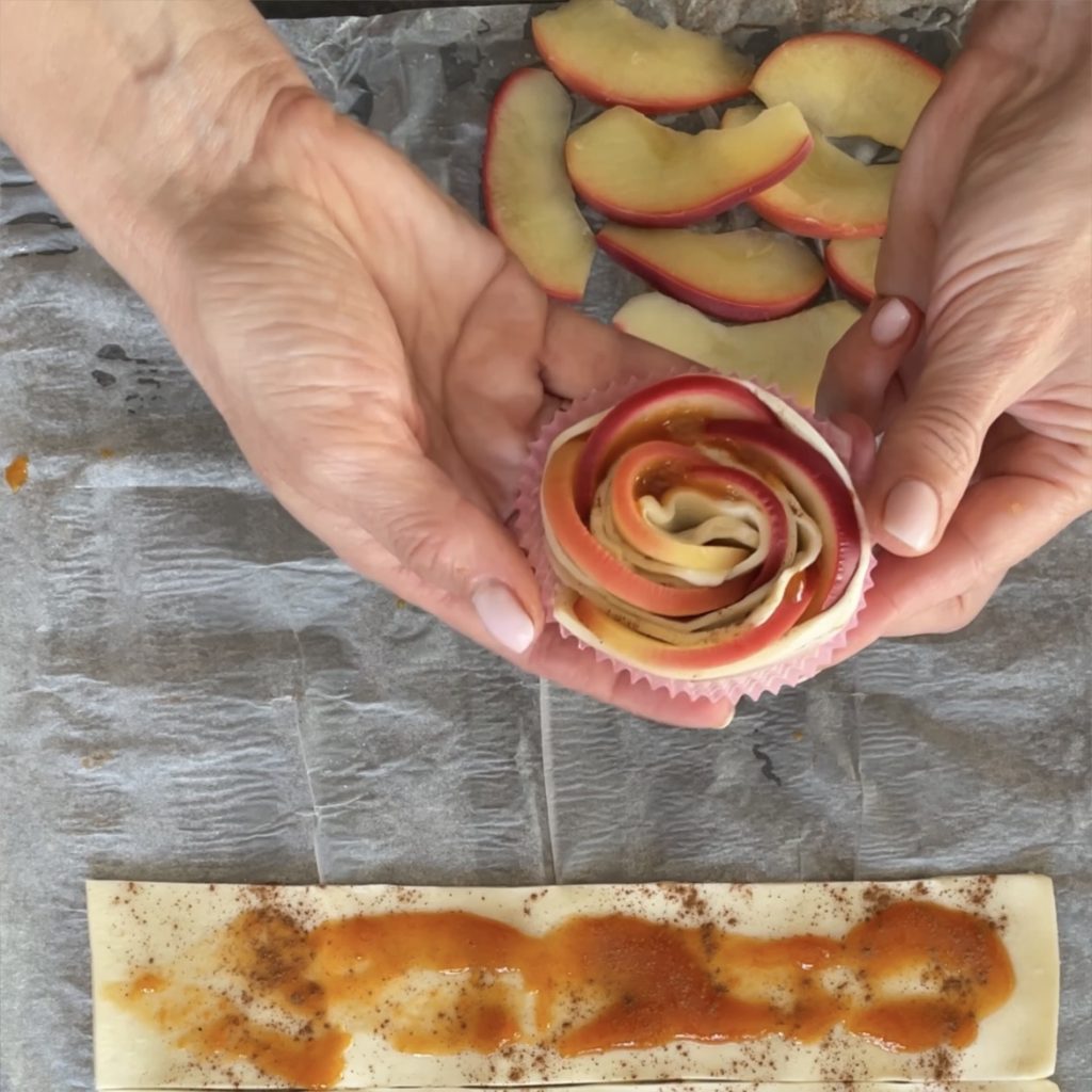Roses de pommes et pâte feuilletée