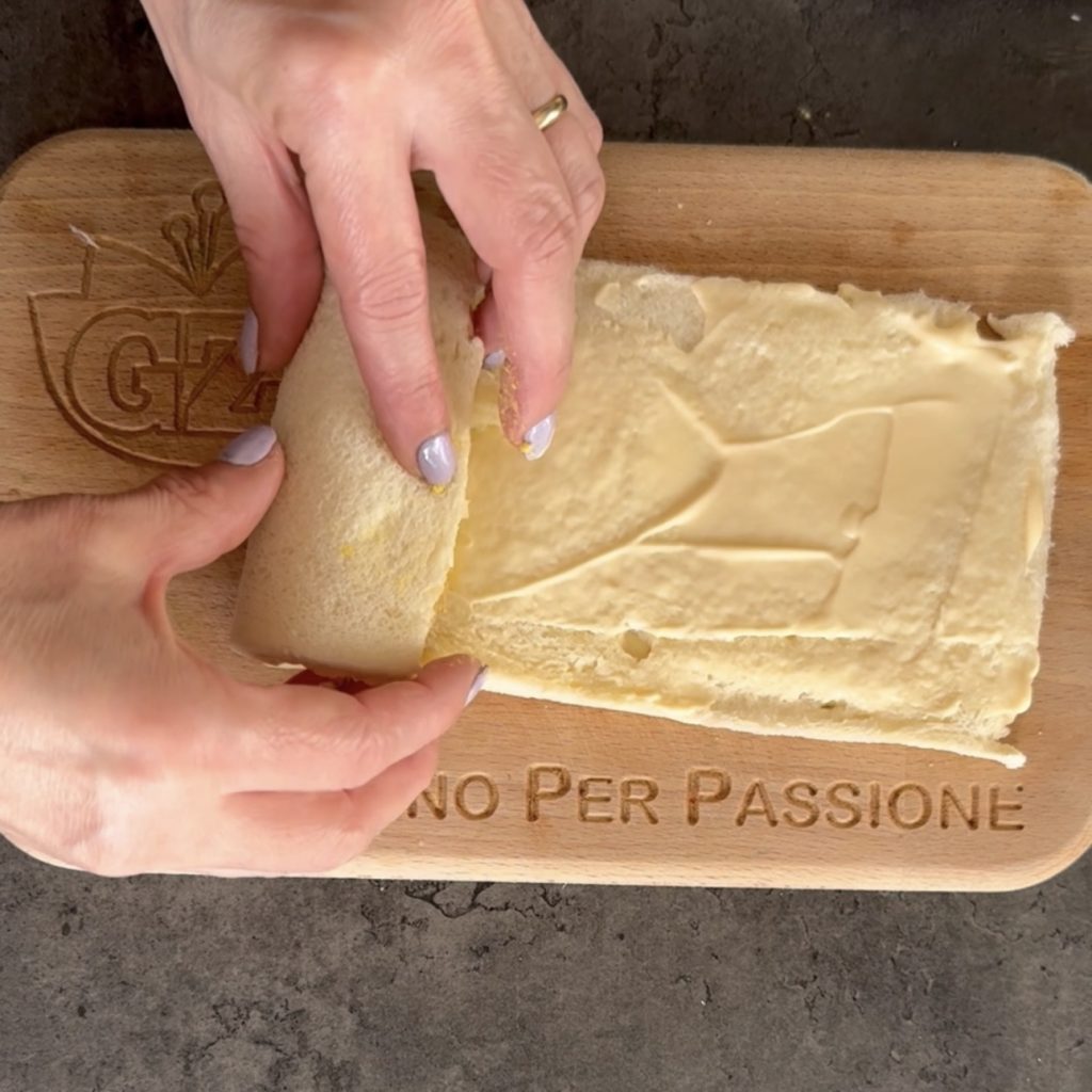 Rouleaix de sandwichs végétariens avec œufs et petits artichauts