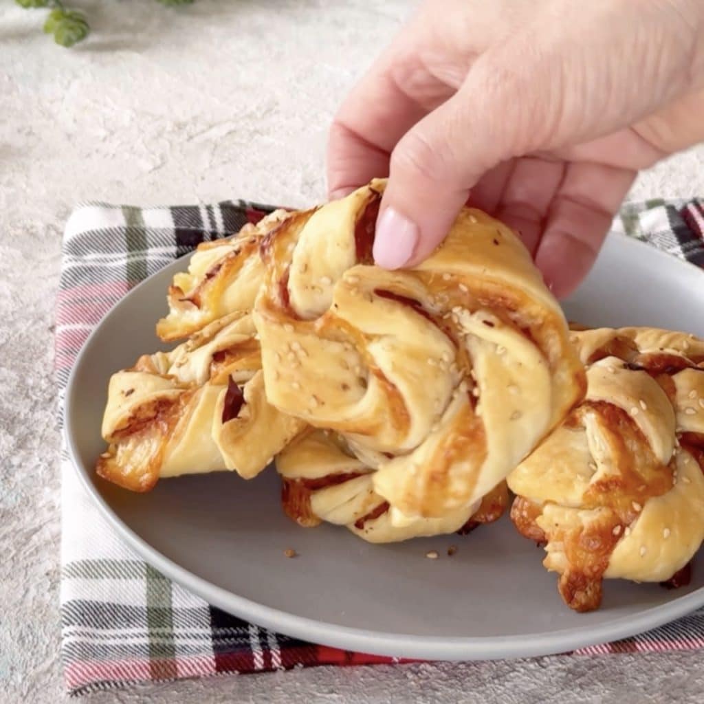 Rouleaux de pâte feuilletée jambon et fromage