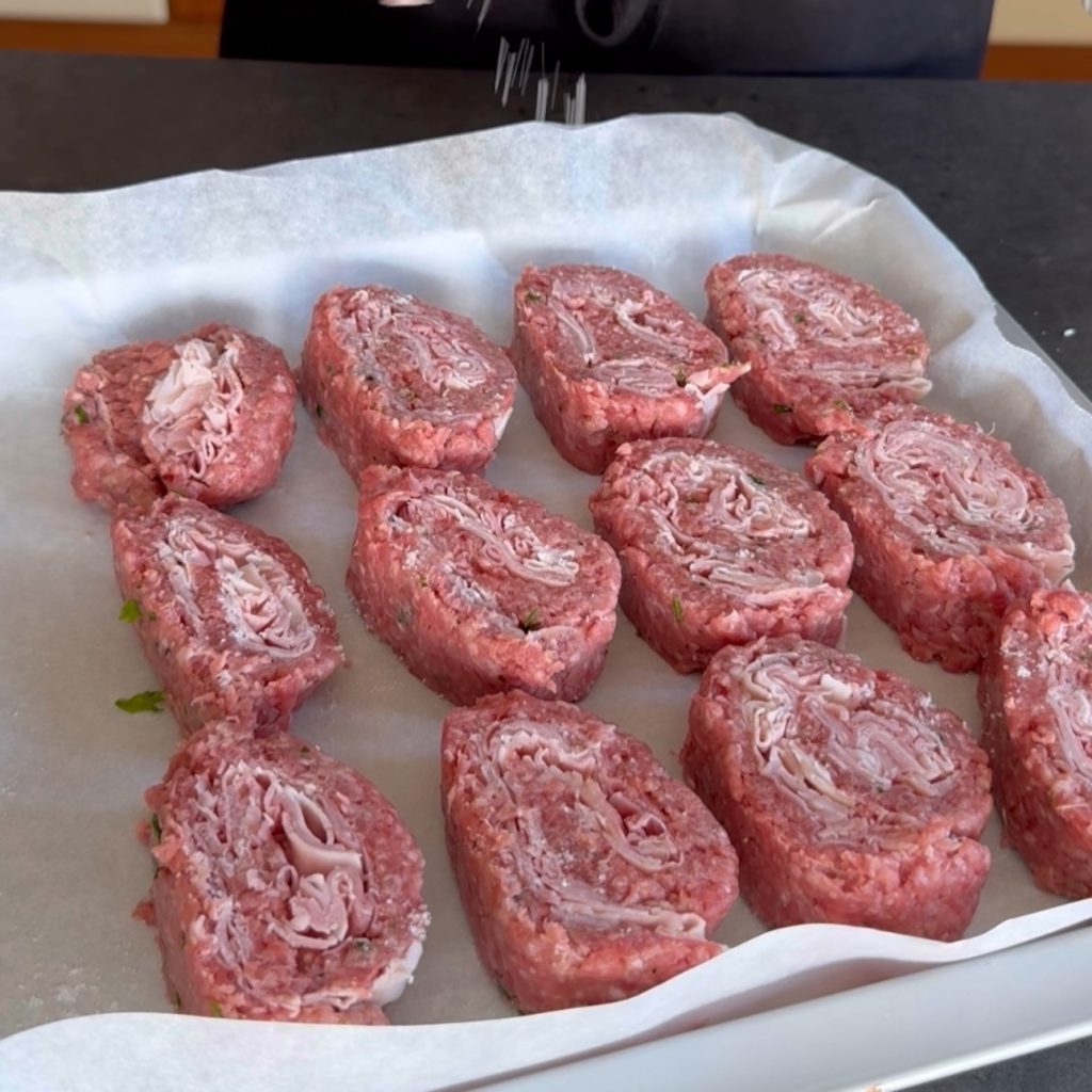 Rouleaux de viande hachée farcis