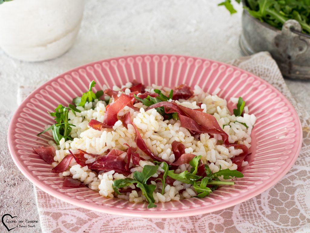 Salade de riz avec bresaola et roquette