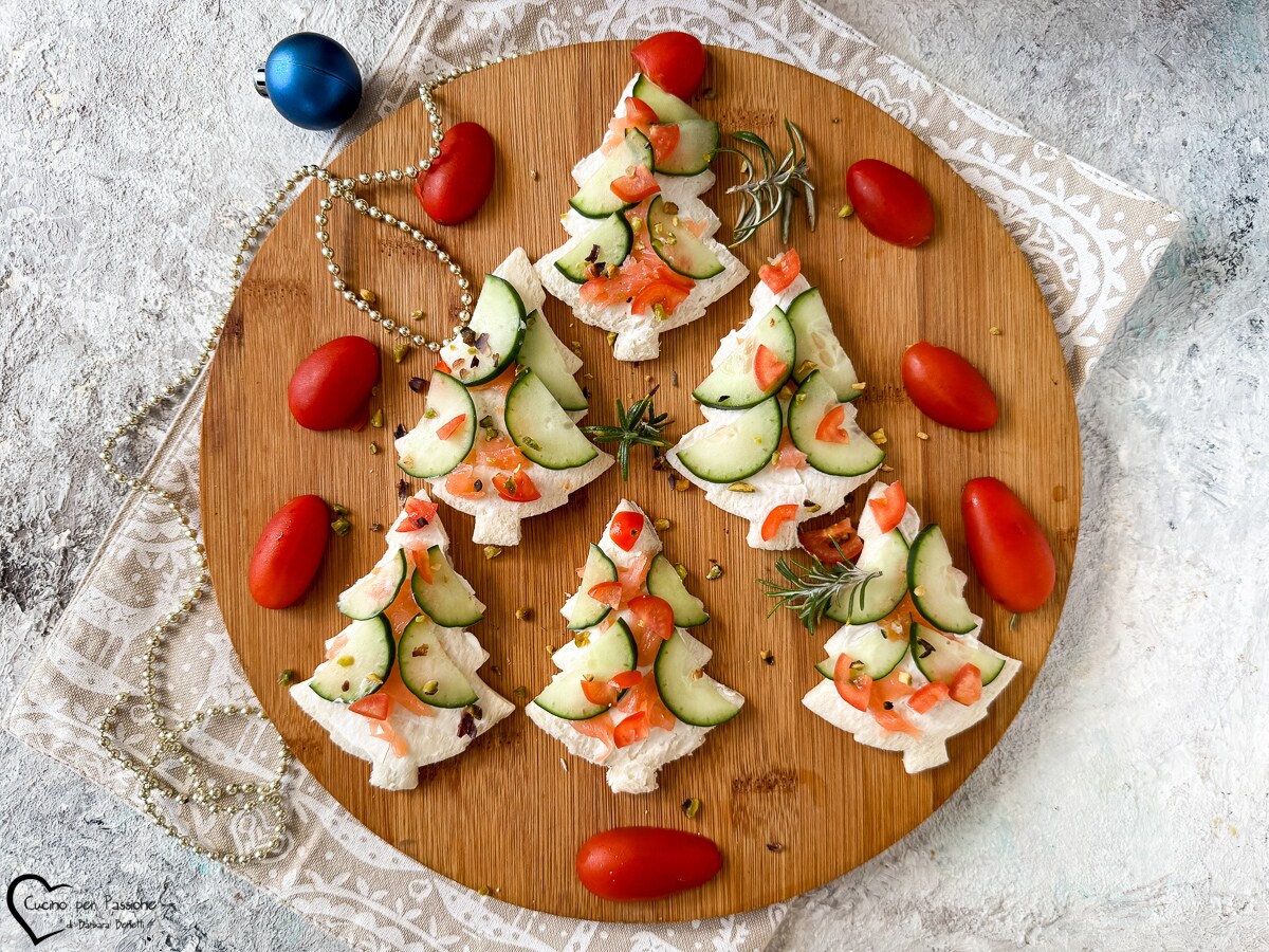 SAPINS DE NOËL EN PAIN DE MIE GARNIS