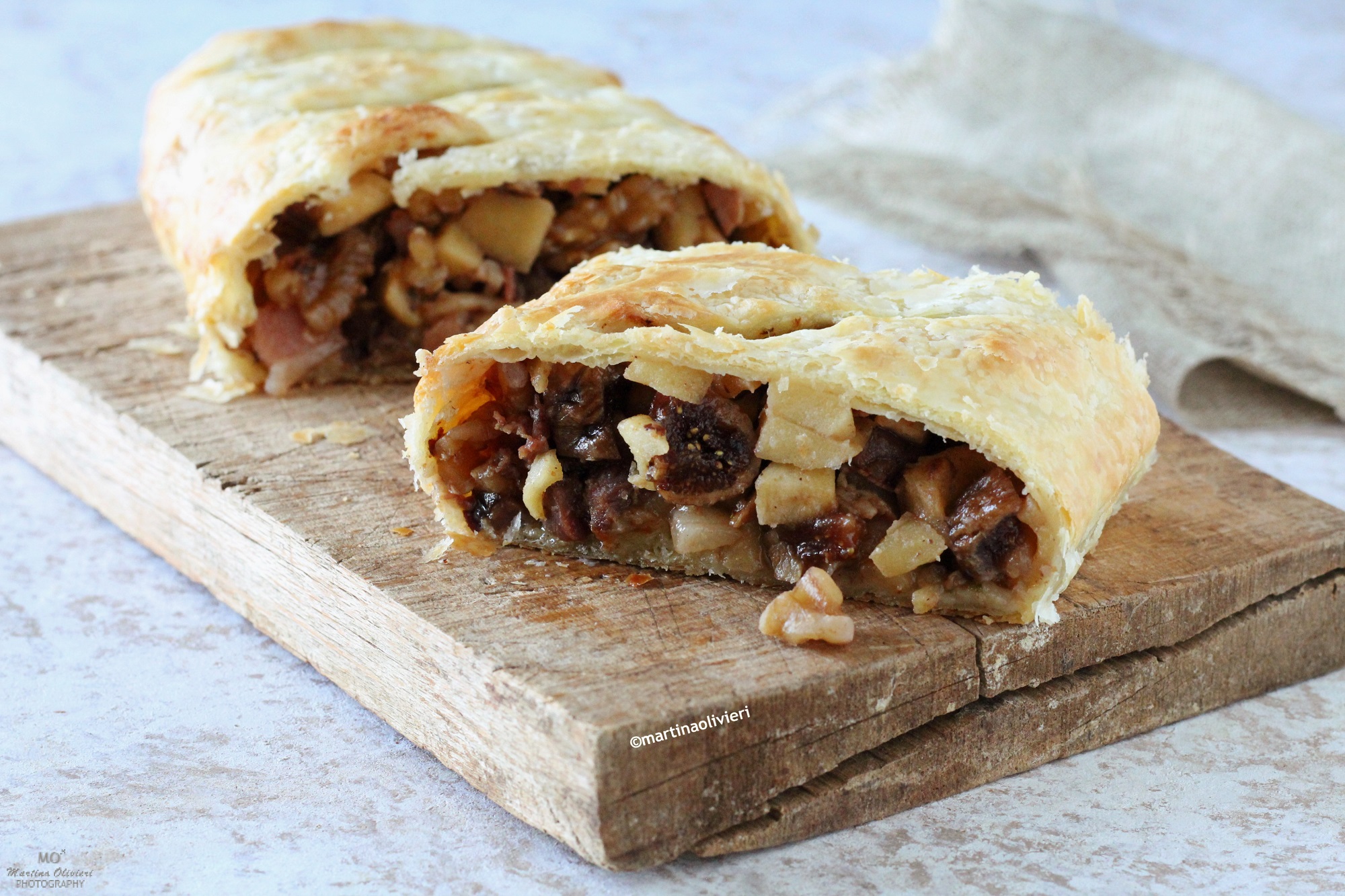Strudel salé aux pommes, lardons et fruits secs