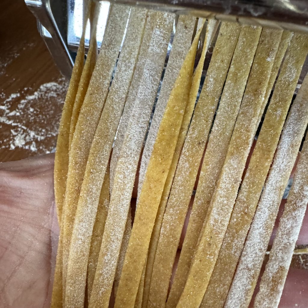 Tagliatelle aux courgettes et tomates cerises