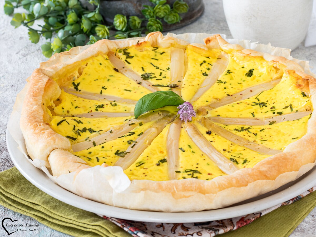 TARTE SALÉE AUX ASPERGES ET AUX ŒUFS
