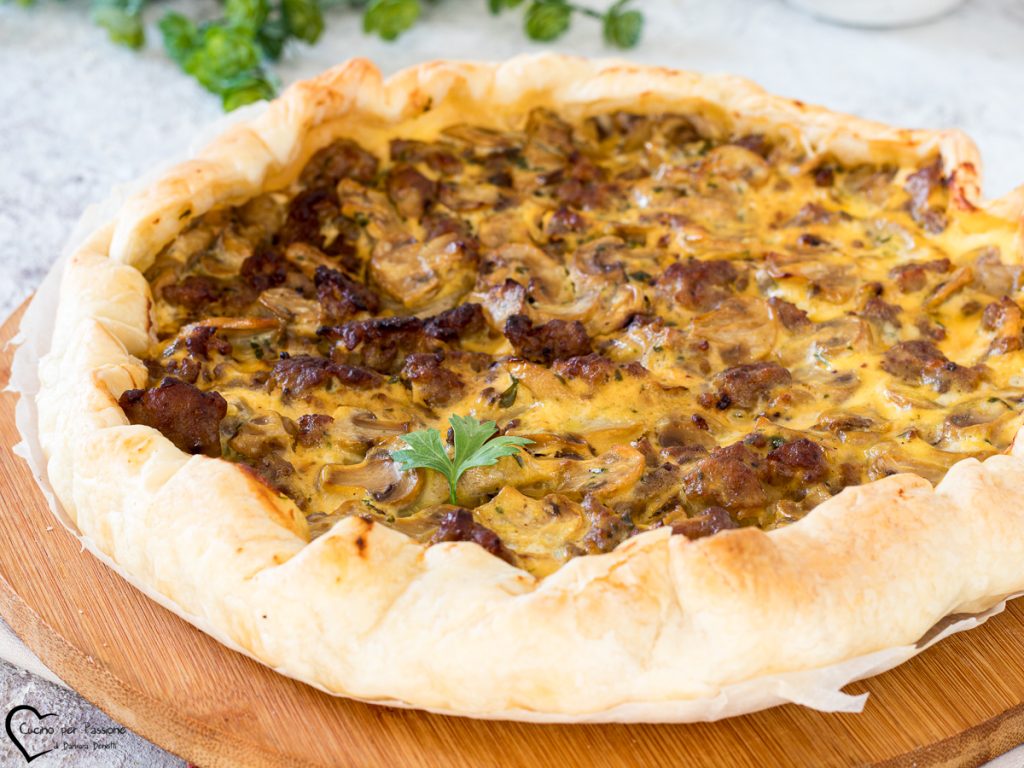 Tarte salée aux champignons et saucisse