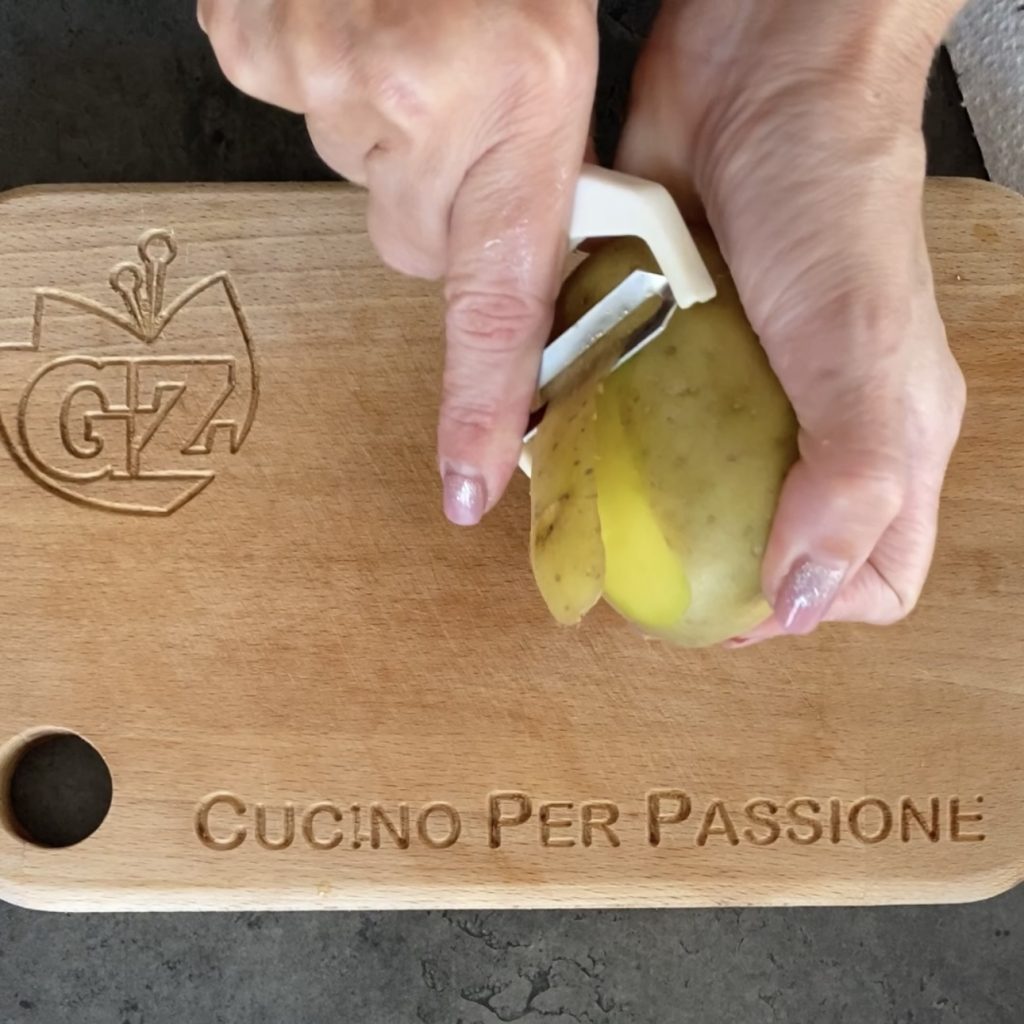 Tarte salée avec pommes de terre et oignon