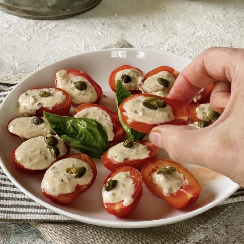 Tomates cerises avec sauce tonnata