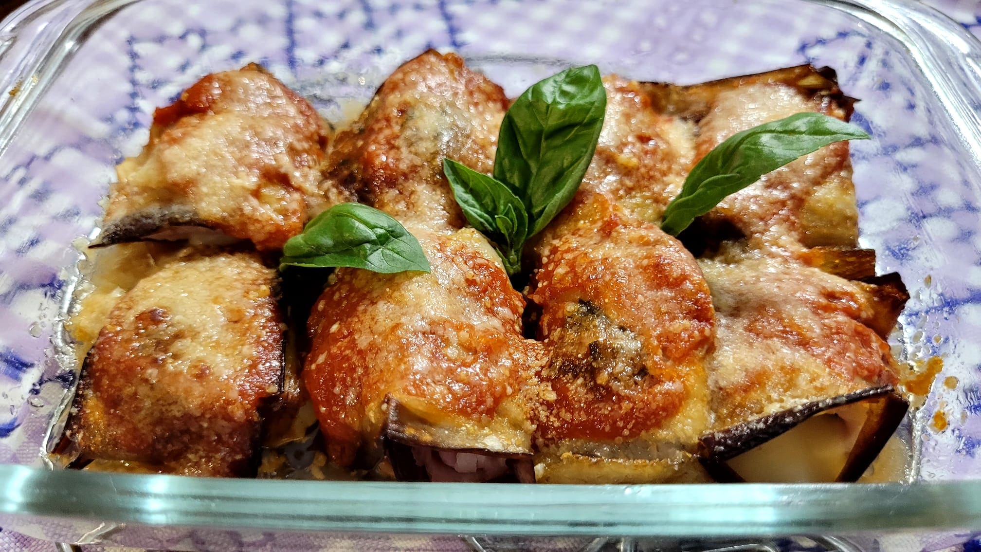 Rouleaux d’aubergines à la parmigiana en friteuse à air