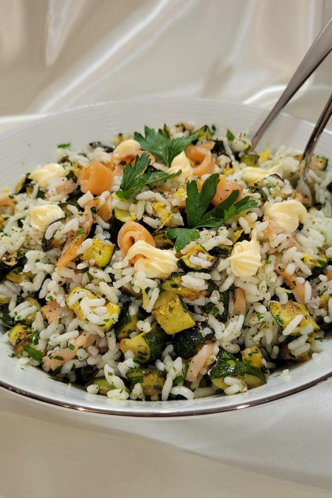 Salade de Riz au Saumon et Courgettes frites dans la friteuse à air