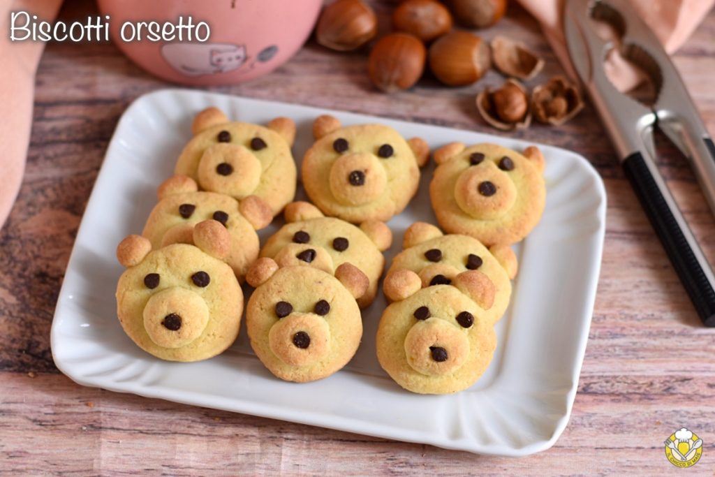 biscuits ourson sans emporte-pièce avec pâte sablée aux noisettes recette facile pour la Saint-Valentin ou pour les enfants le chicco di mais