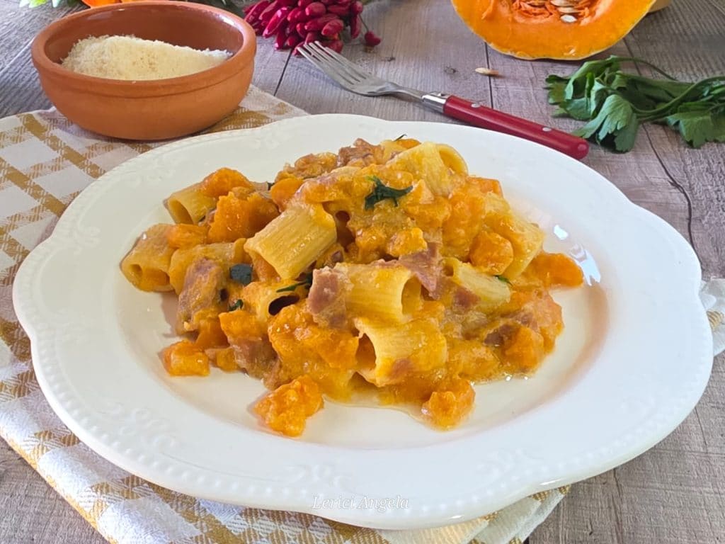 Pâtes à la courge, speck et gorgonzola ultra crémeuses