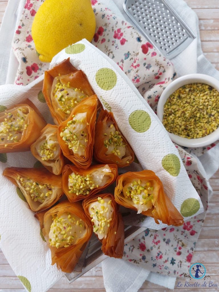 cornets de pâte filo avec crème pâtissière de grand-mère