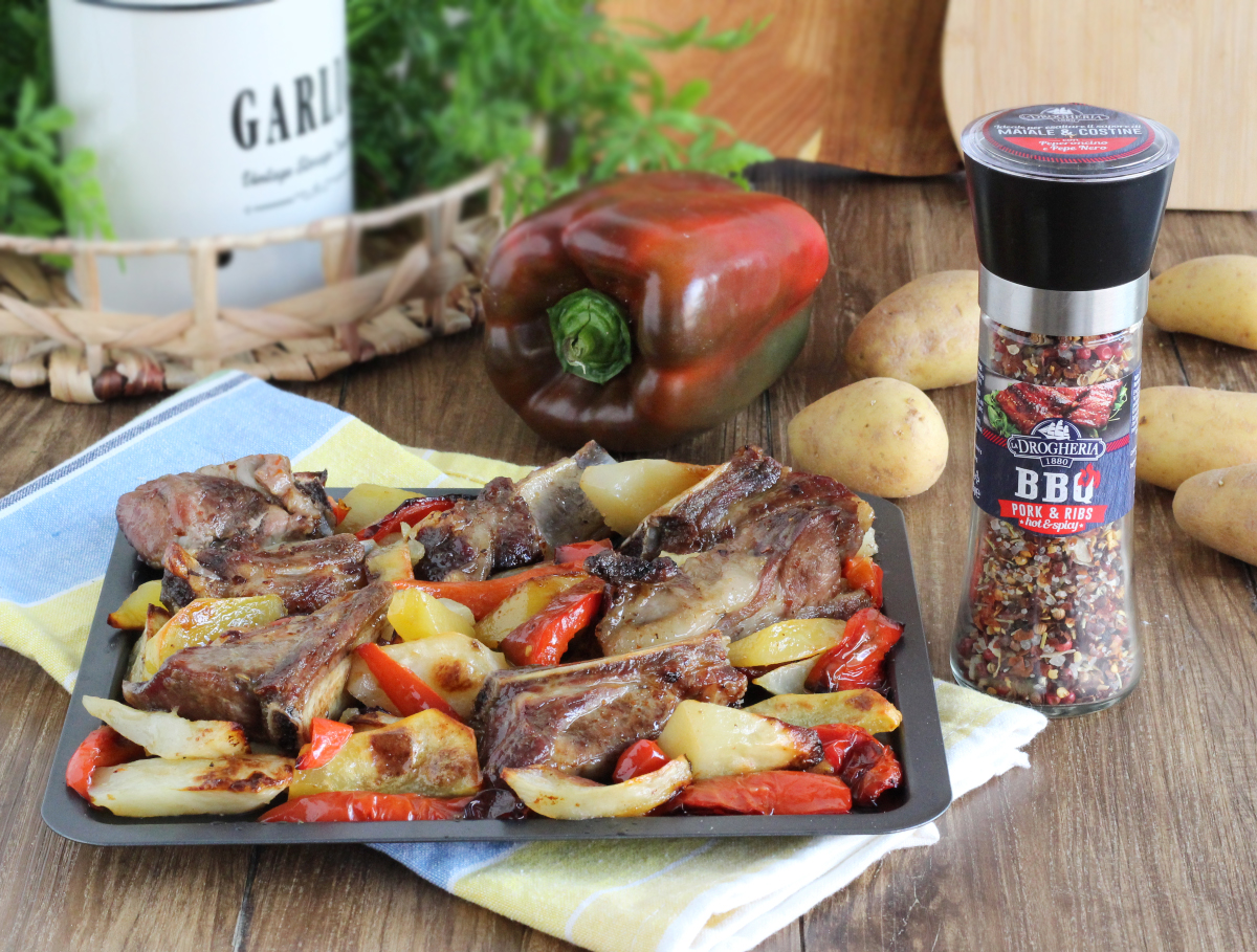 CÔTES DE PORC AU FOUR AVEC POMMES DE TERRE ET POIVRONS