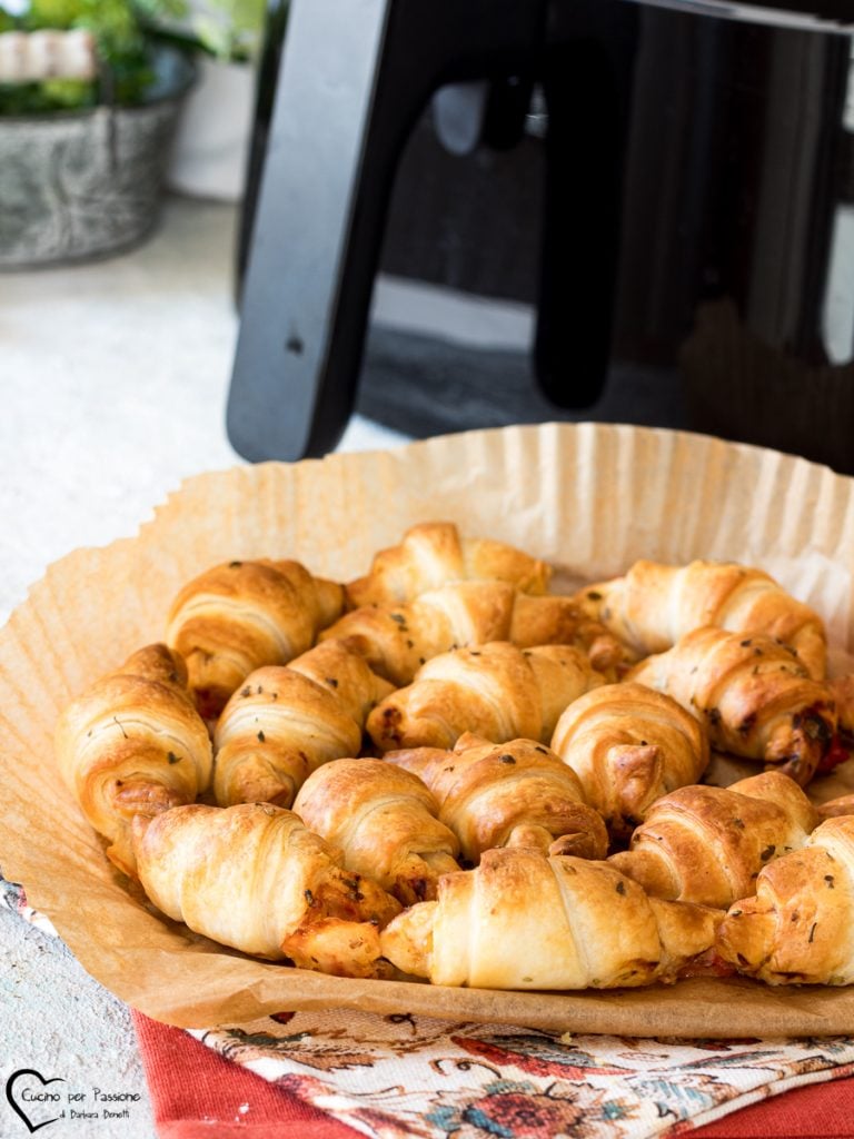 Croissants de pâte feuilletée en friteuse à air