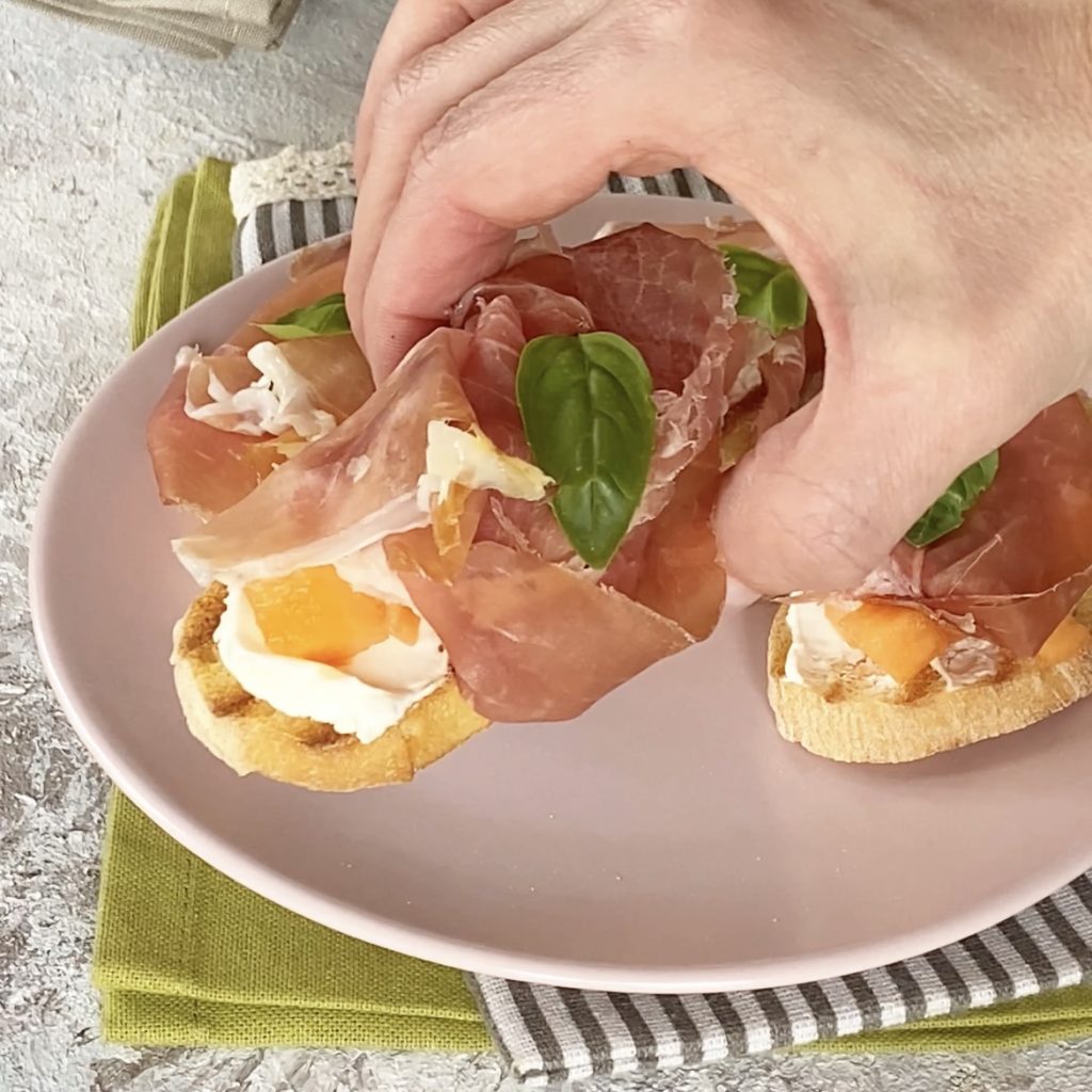 crostini prosciutto e melone