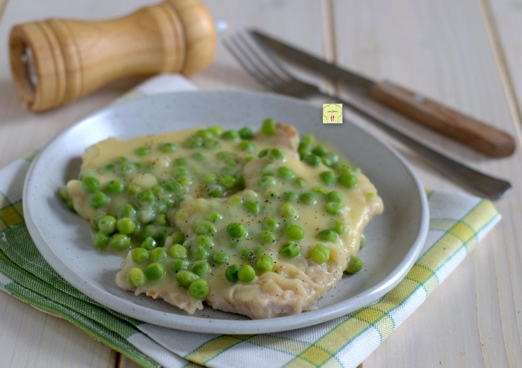 Escalopes de longe avec des petits pois