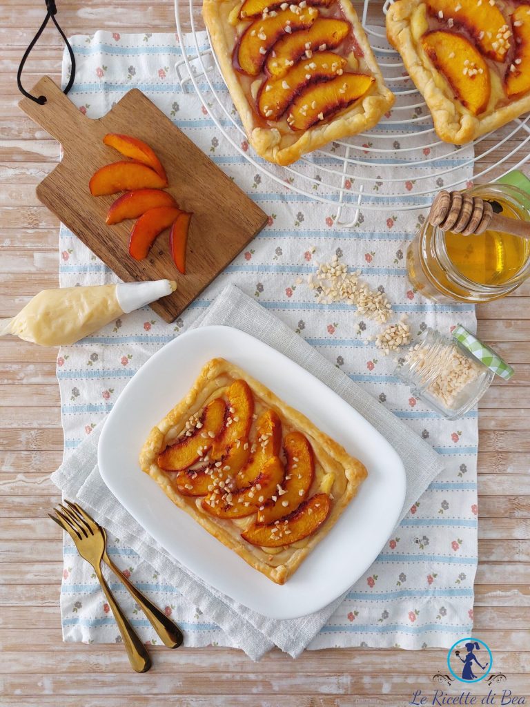 feuilleté aux pêches et crème pâtissière