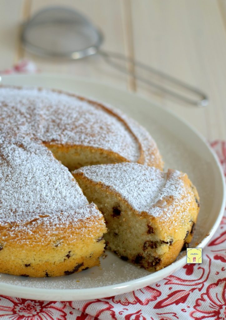 gâteau à l'eau dans la friteuse à air gp