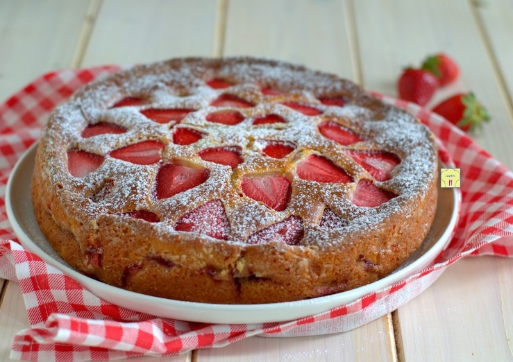Gâteau moelleux aux fraises et au yaourt
