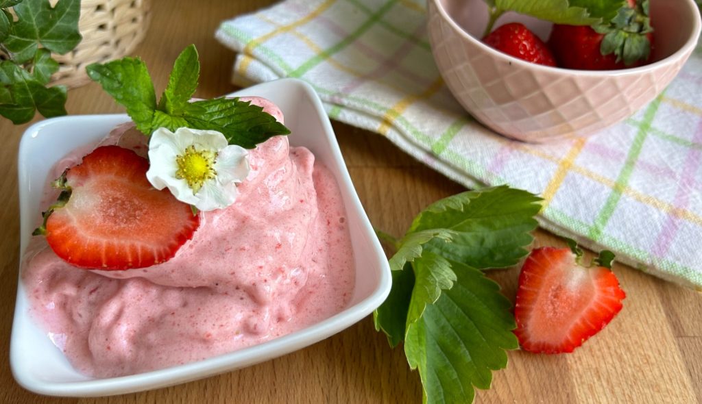 Glace SANS SORBETIÈRE et SANS LAIT CONDENSÉ FRAISES BANANE