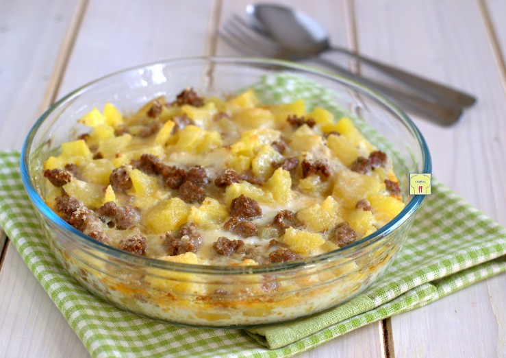 Gratin avec saucisse et pommes de terre