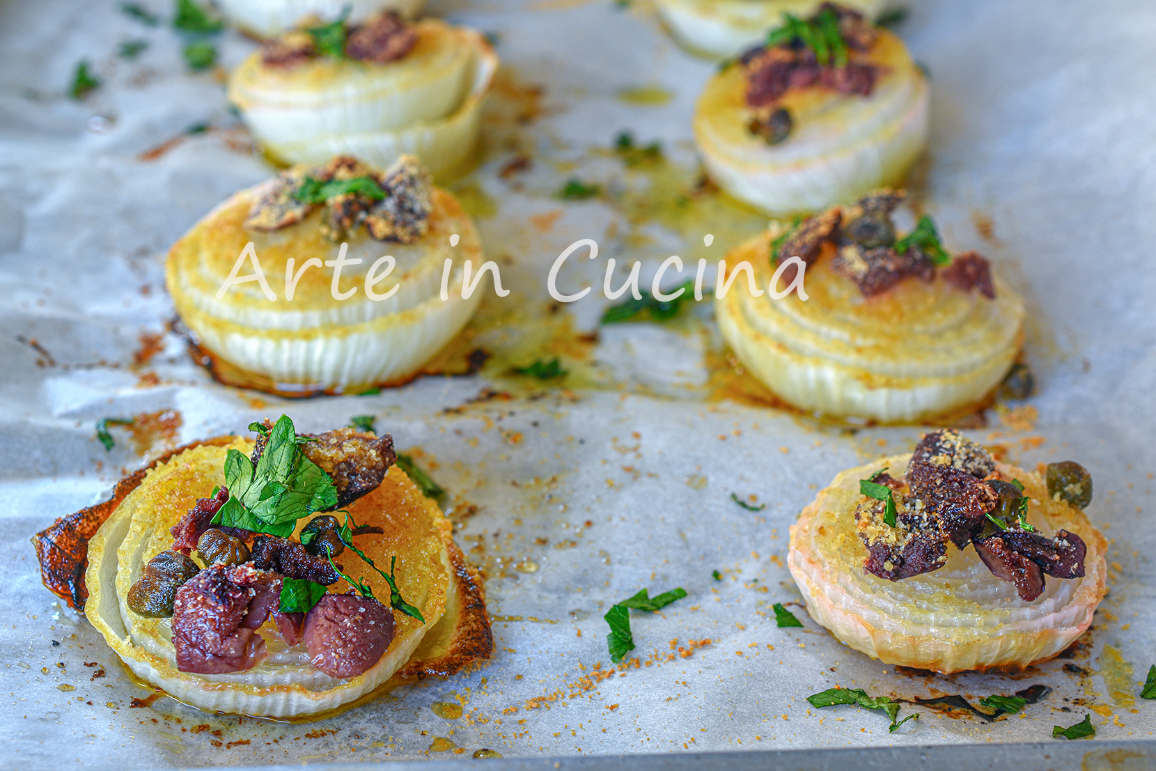 Oignons gratinés au four avec câpres et olives