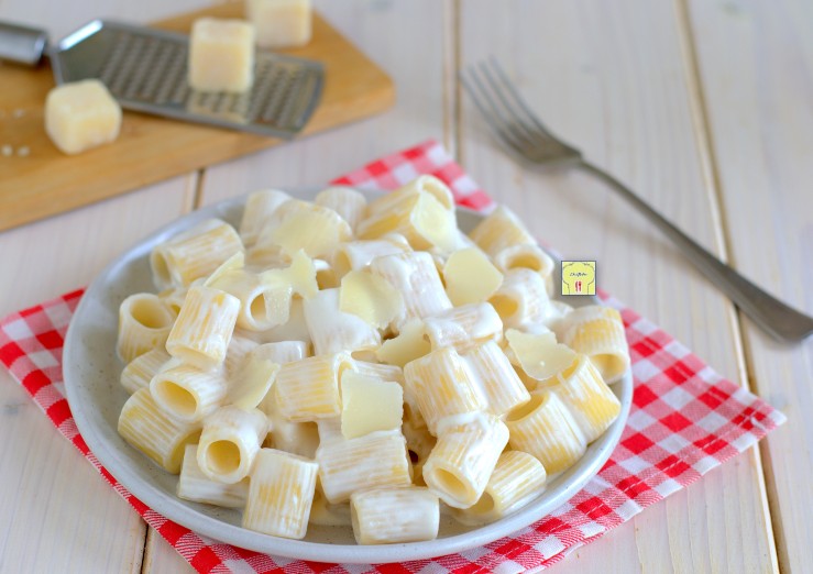 Pâtes à la crème et parmesan