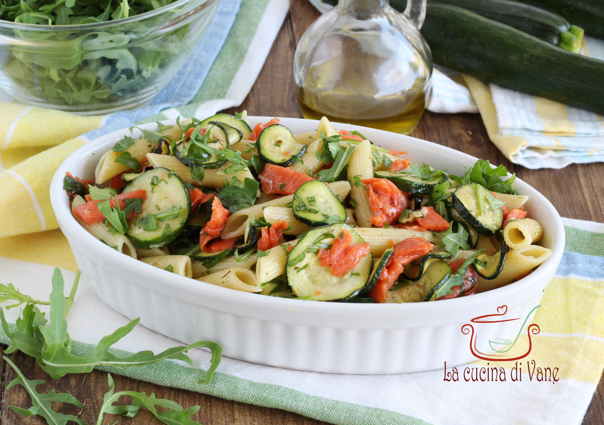 PÂTES FROIDES AUX COURGETTES, ROQUETTE ET SAUMON
