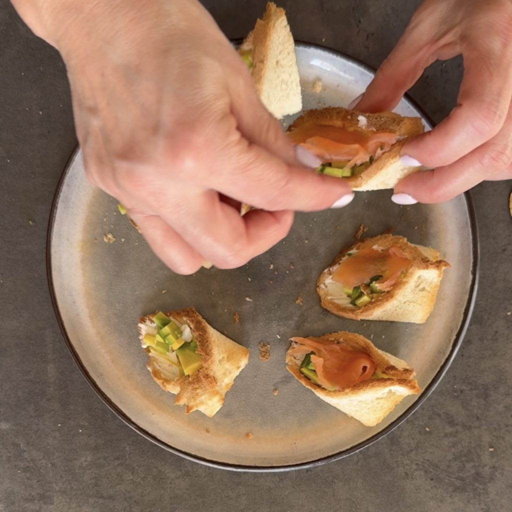 Petits paniers de pain de mie au saumon