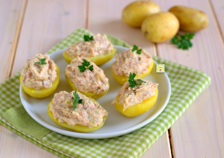 Pommes de terre bouillies farcies