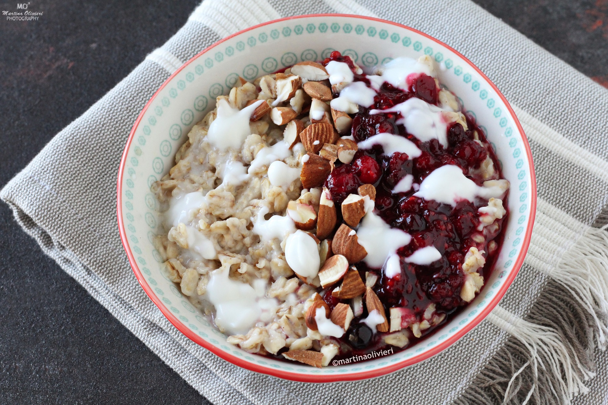 Porridge aux fruits rouges et amandes