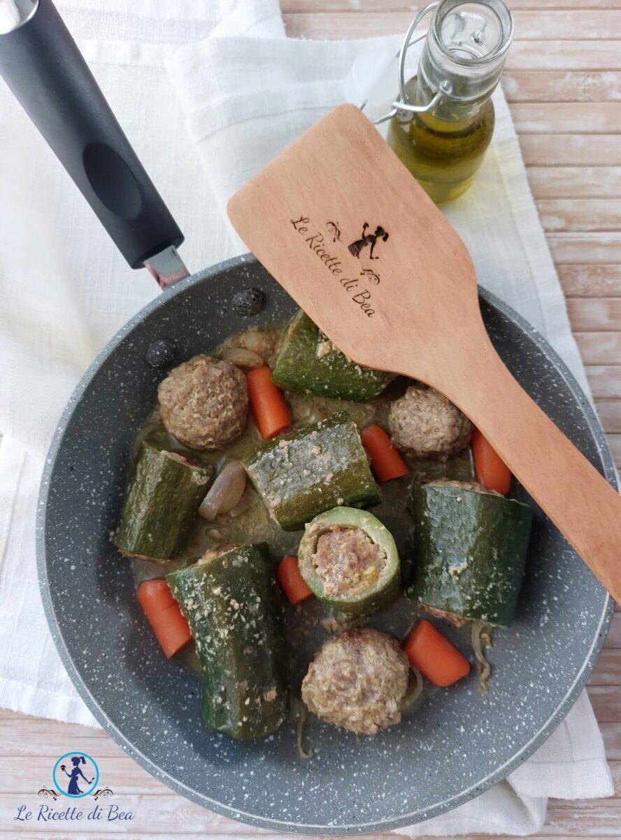 Courgettes farcies à la viande hachée à la poêle