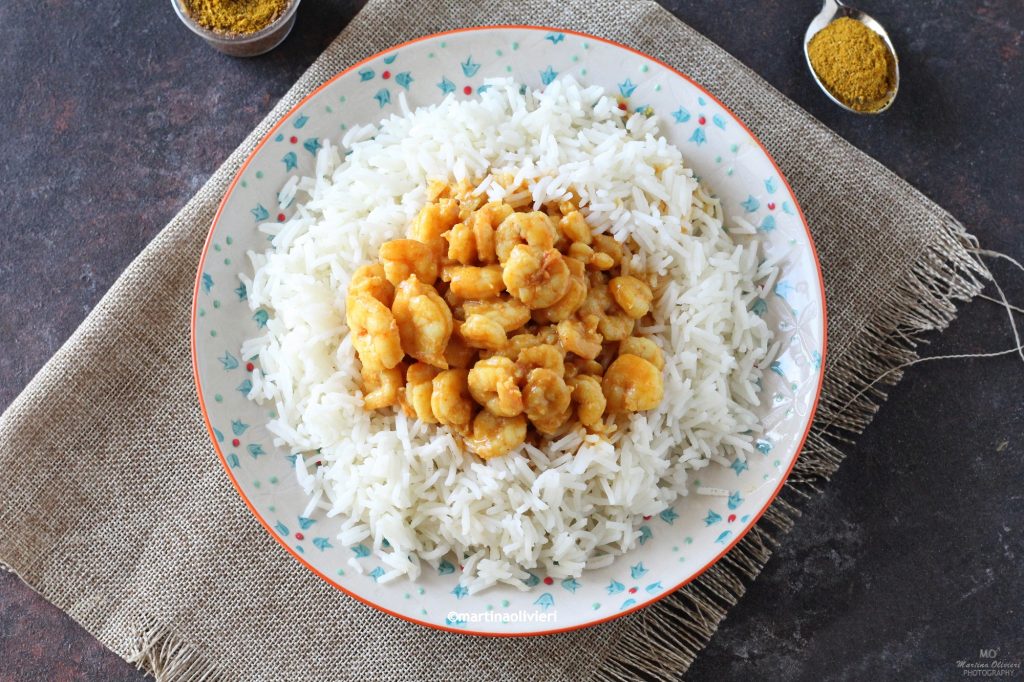Riz avec crevettes au lait de coco et curry