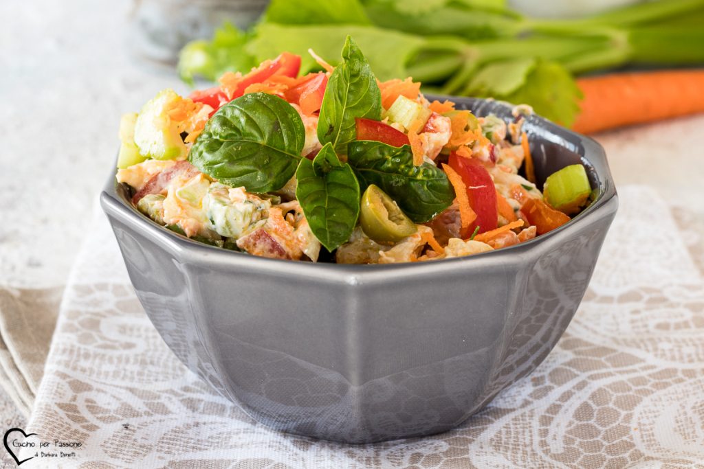 salade de poulet et légumes avec yaourt grec