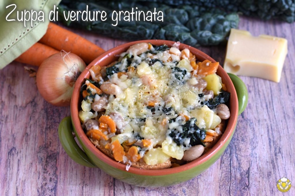 soupe de légumes gratinée avec haricots chou noir et fromage filant il chicco di mais