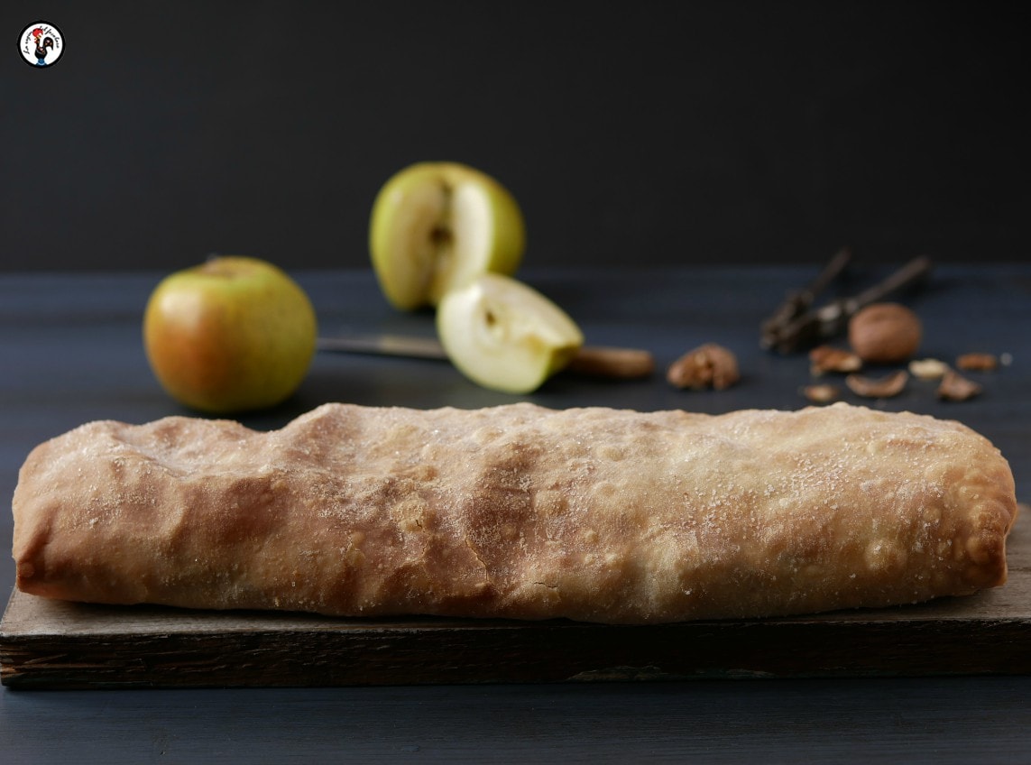 Strudel de pommes salé avec chou frisé et camembert