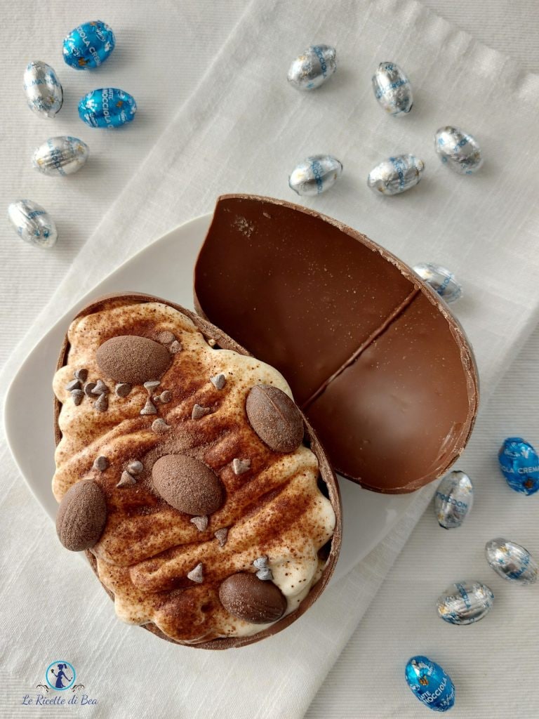 tiramisù dans l'œuf de Pâques
