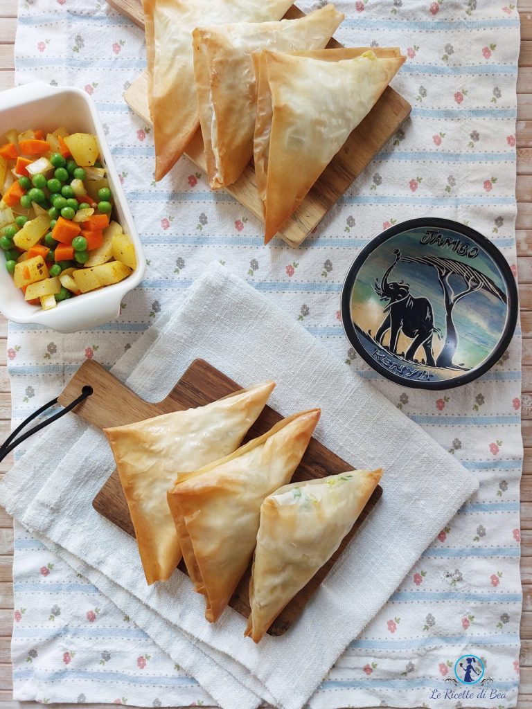 petits triangles de pâte filo au four