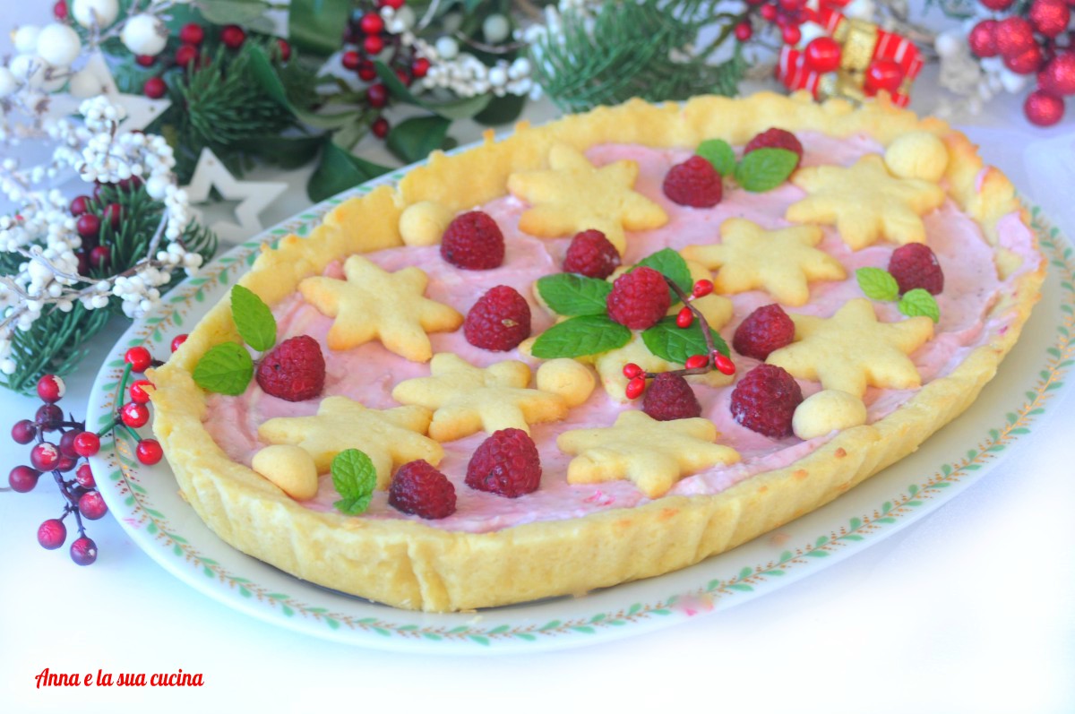 Tarte de Noël avec crème aux framboises